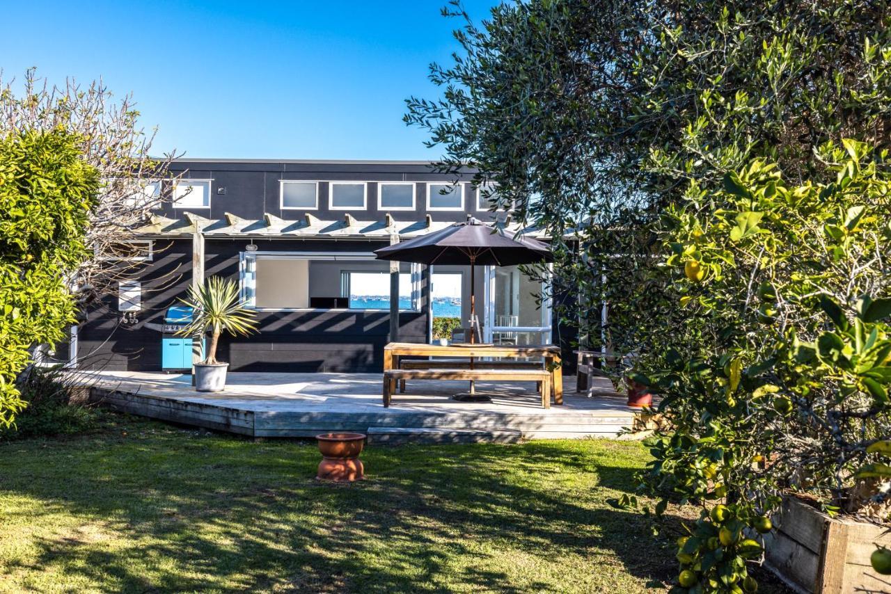 Driftwood Beach House With Spa Pool - Absolute Beachfront! Blackpool Exterior photo